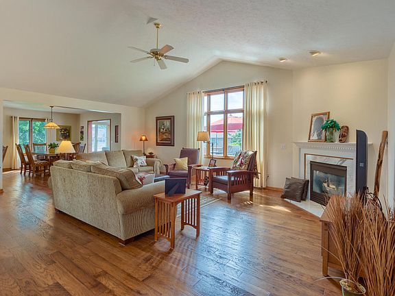5th image of 4017 Redbush Dr SW