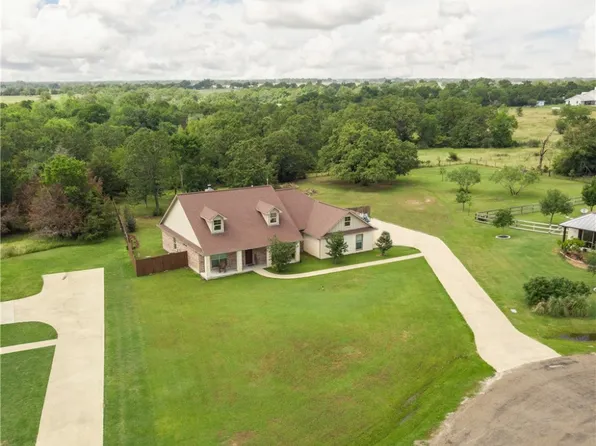 7833 Mapache Ct, Bryan, TX 77808