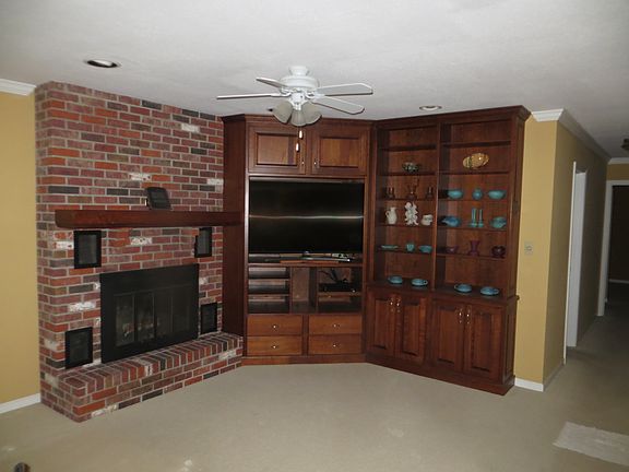 LR fireplace & entertainment