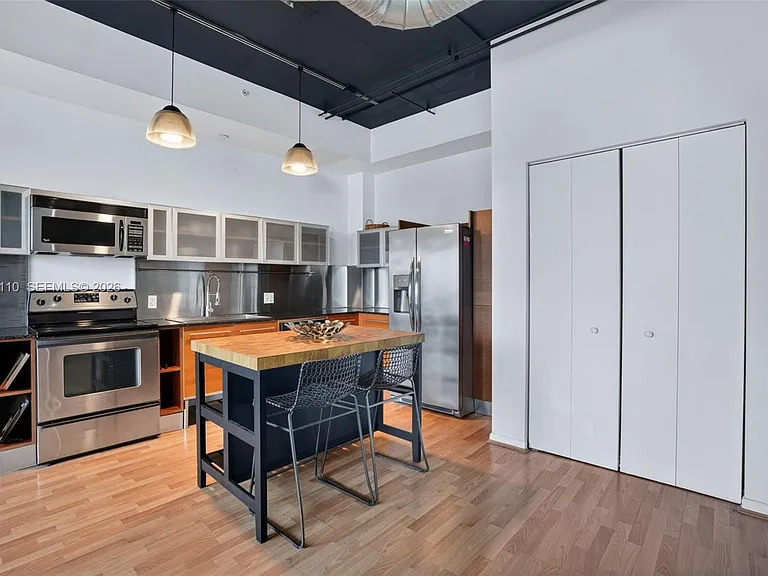 10 SW South River Dr #708 — Photo 5