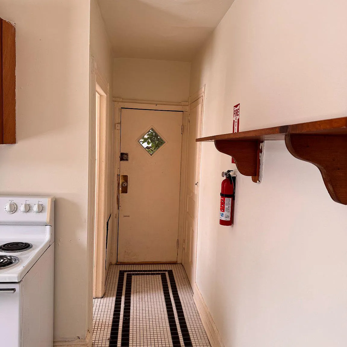 1 bed, 1.0 bath, 1050 sqft, $1,500 — Photo 2