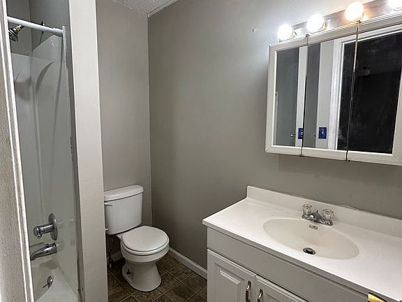 5th image of 825 S Cherokee St APT 5