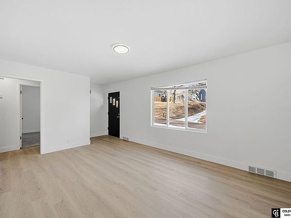 5th image of 713 8th Ave