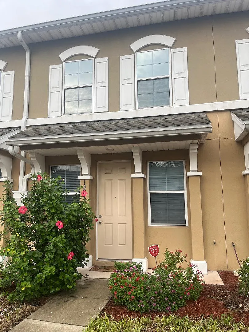 2 bed, 2.5 bath, 1360 sqft, $1,650 — Photo 2