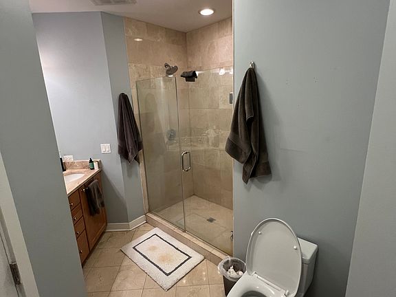 4th image of 2661 N Lincoln Ave APT 203