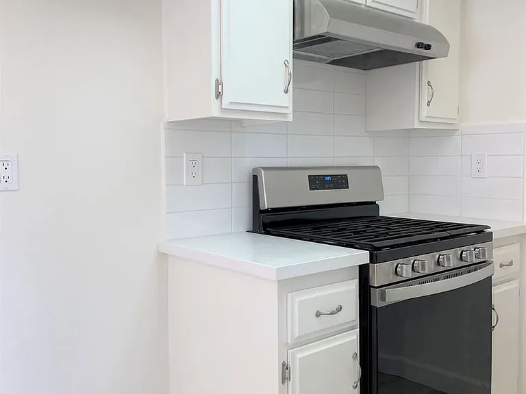 1255 W 7th St — Photo 6