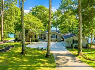 1752 Deerfield Way, La Follette, TN 37766
