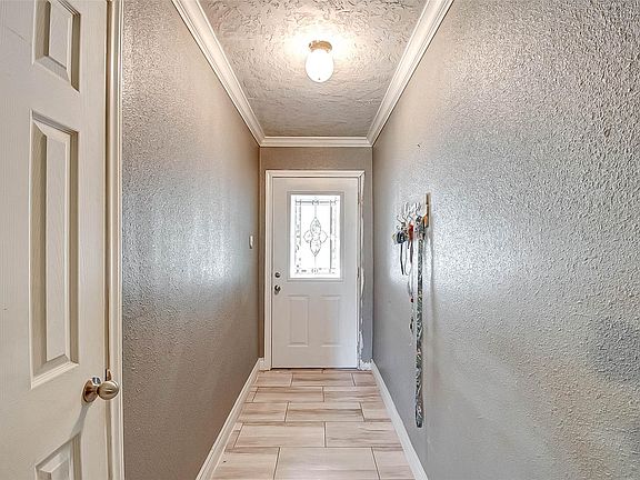 3rd image of 4913 Fairdale St