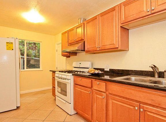 5th image of 484 S Buena Vista Ave