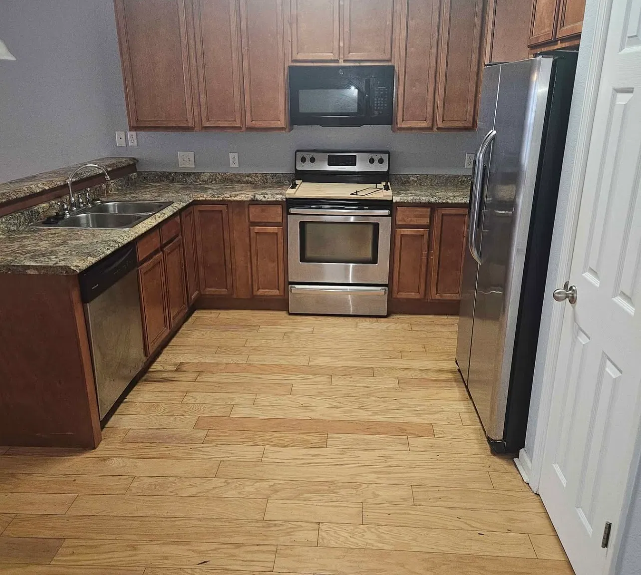 4 bed, 1950 sqft, $1,795 — Photo 2