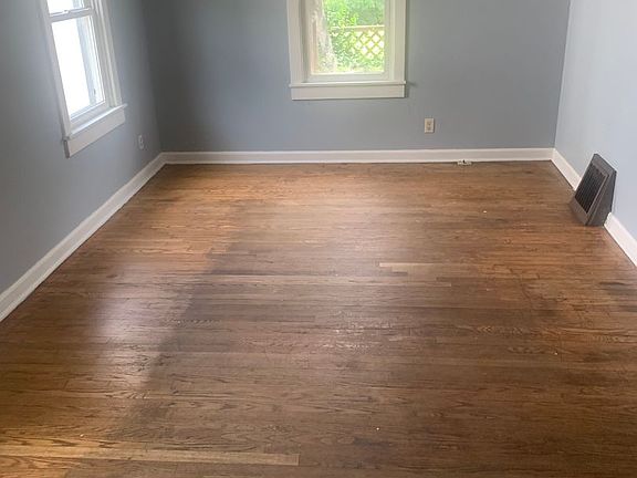 2nd image of 2440 Yale Blvd