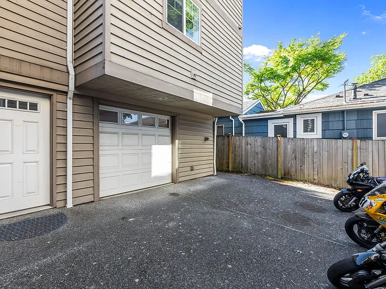 7552 12th Ave NE #A — Photo 33