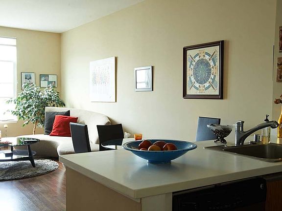 2nd image of 318 W Carrillo St #4