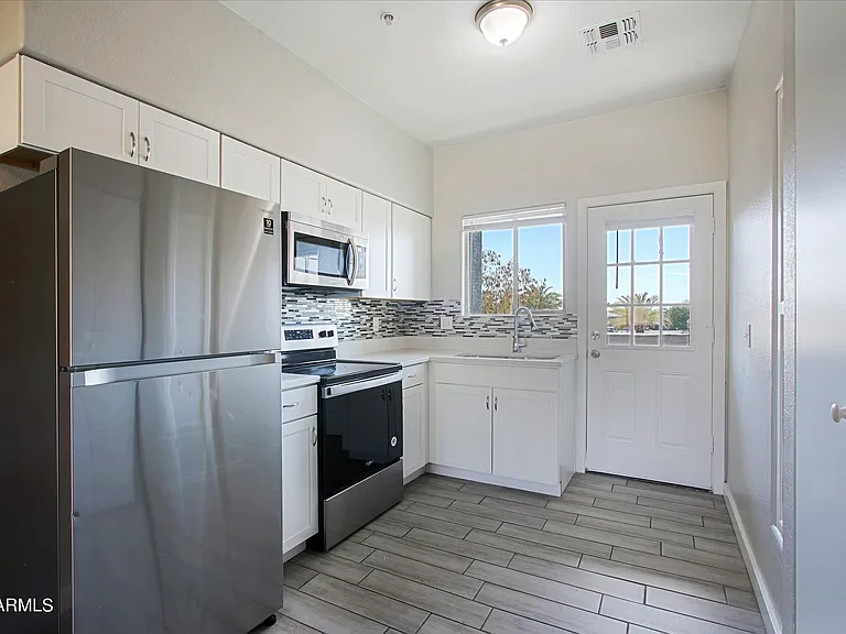 1614 W Purdue Ave #202 — Photo 3
