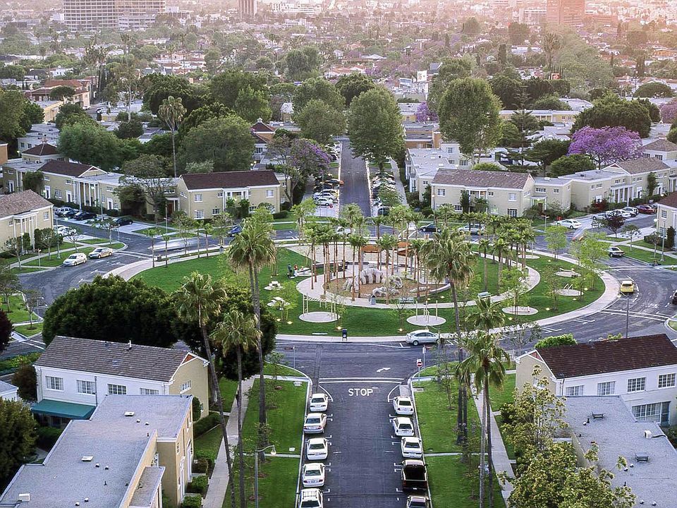 1st image of 434 S Curson Ave