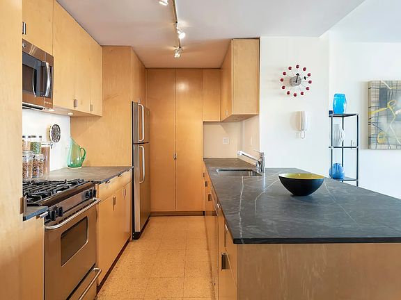 5th image of 77 7th Ave #17KL