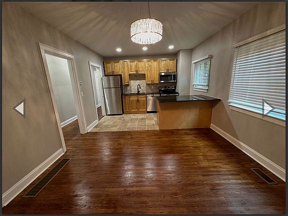 3rd image of 10 E Como Ave #B