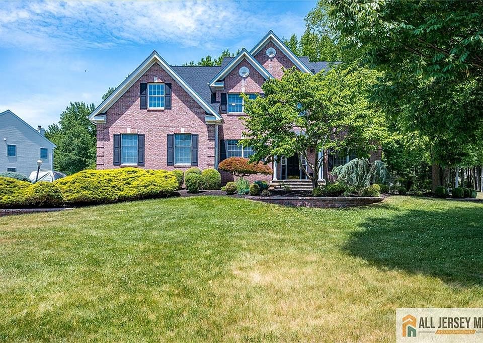 1st image of 21 Courtside Ln