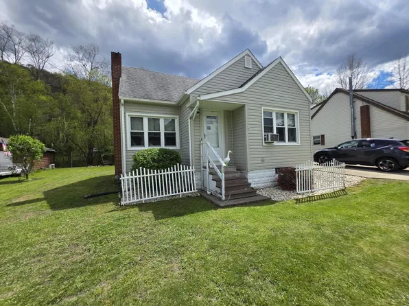 6 Samsel Ave, Johnsonburg, PA 15845