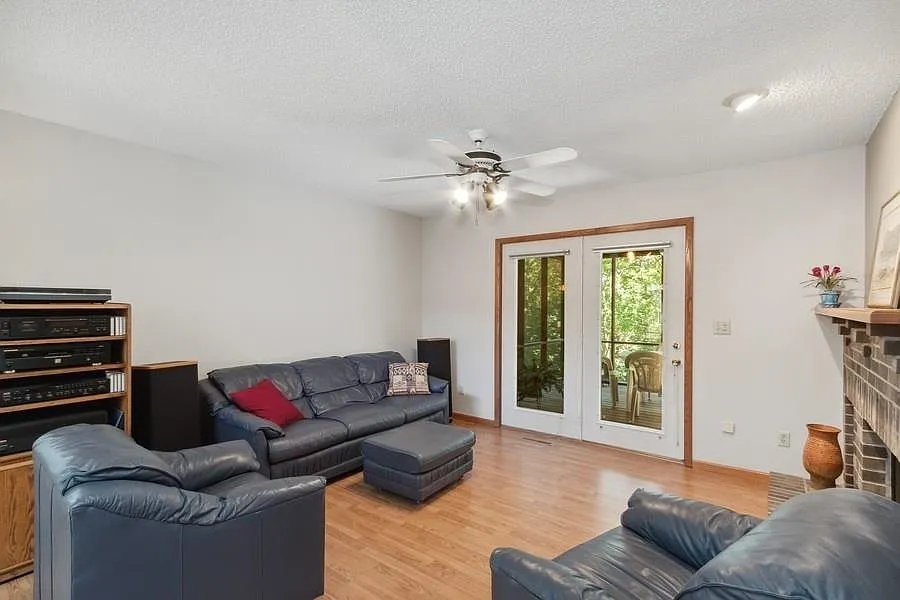 4 bed, 3.5 bath, 1568 sqft, $2,400 — Photo 4