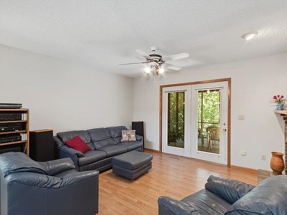 4th image of 2048 Plaen View Dr
