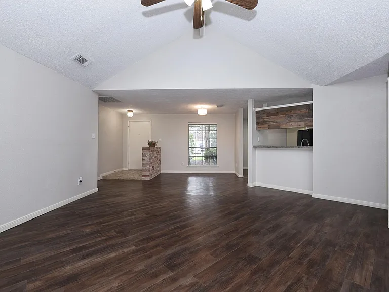 16035 Hollow Rock Dr — Photo 11