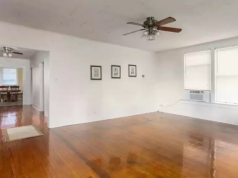 135 Gilbert Ct — Photo 4