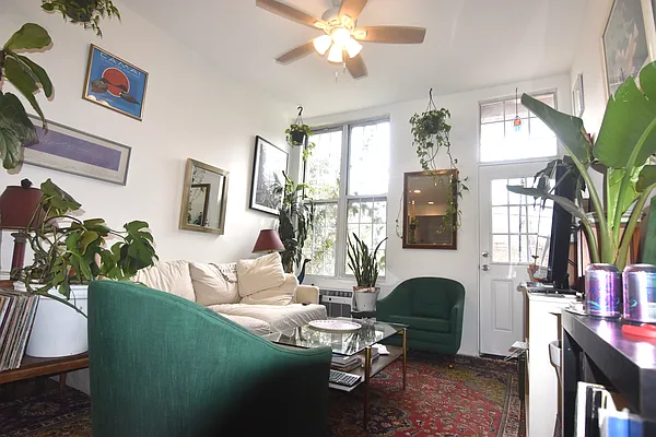 Rented by Triplemint | media 17