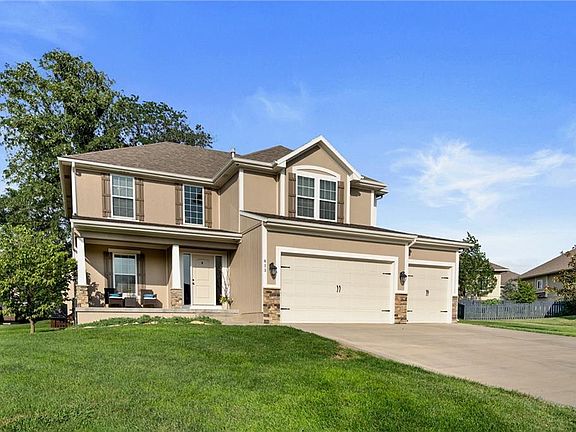 3rd image of 813 SE Oriole Ct