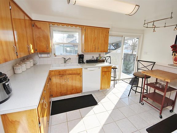 5th image of 2323 W Everett Ave