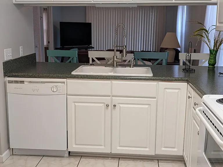 7813 N North Lagoon Dr #C6 — Photo 10