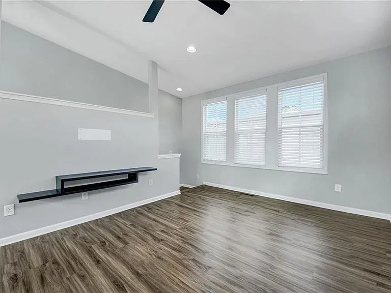 900 Brees Ct NW — Photo 10