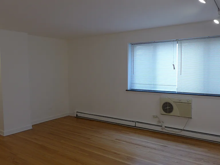 Foster Beach Apartments — Photo 5