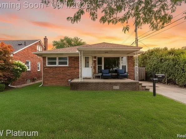 22300 Alger St, Saint Clair Shores, MI 48080
