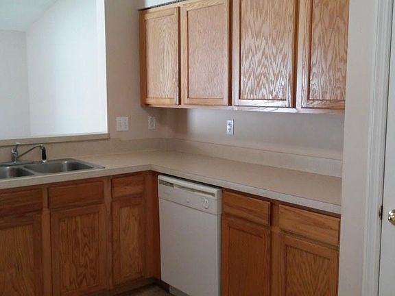 4th image of 34 Praver Ln
