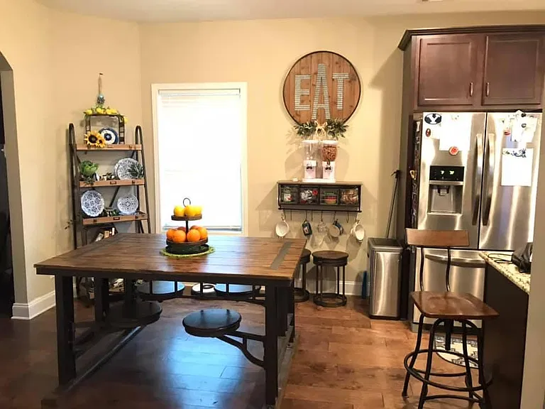 Kitchen eating nook