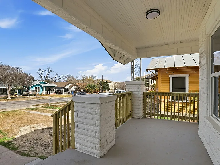 1230 Hammond Ave — Photo 4