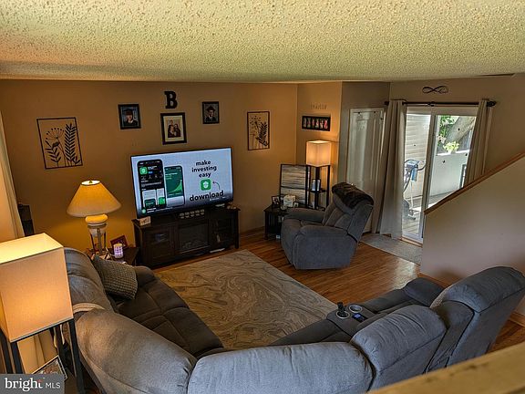 5th image of 417 N Warminster Rd