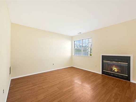 5th image of 3079 Union Blvd