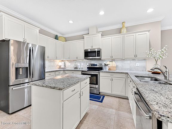 5th image of 3780 Watergrass St