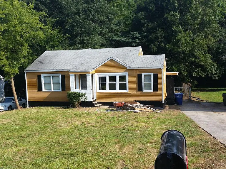 2537 Loghaven Dr NW — Photo 1