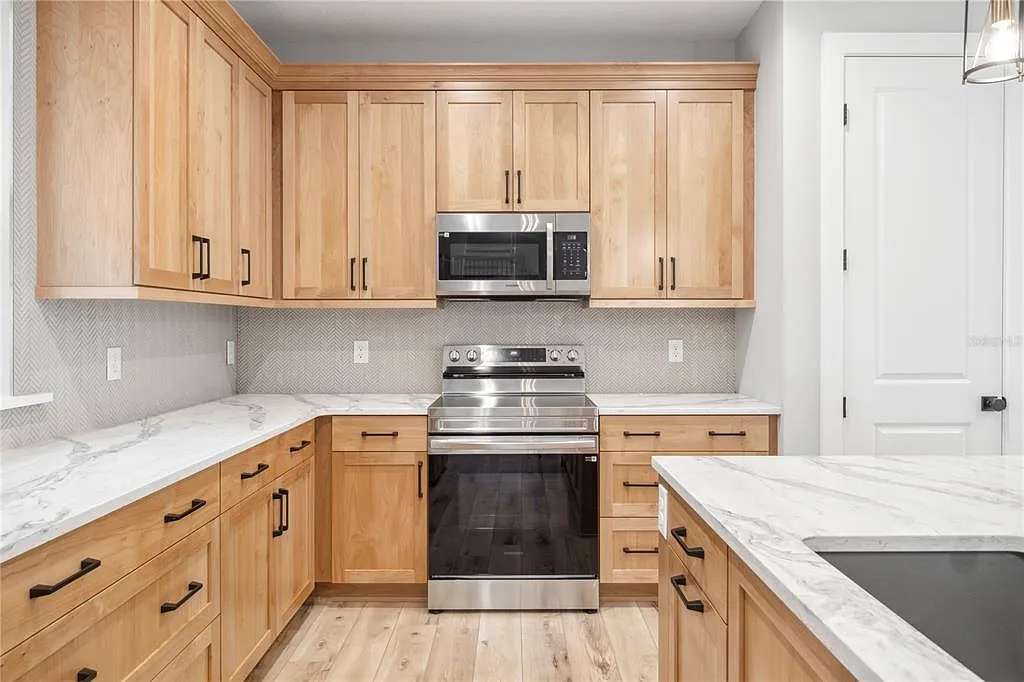 5 bed, 5.5 bath, 3269 sqft, $5,800 — Photo 4