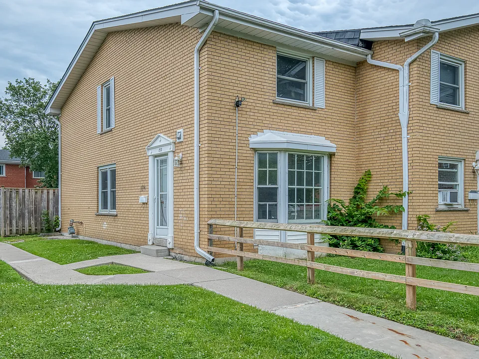 153 Arbour Glen Cres