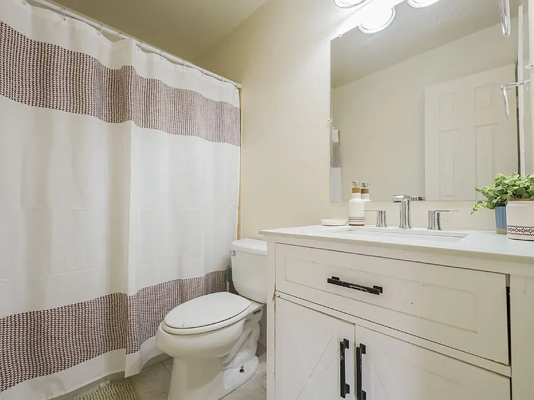 1604 N Municipal Dr #2 — Photo 13