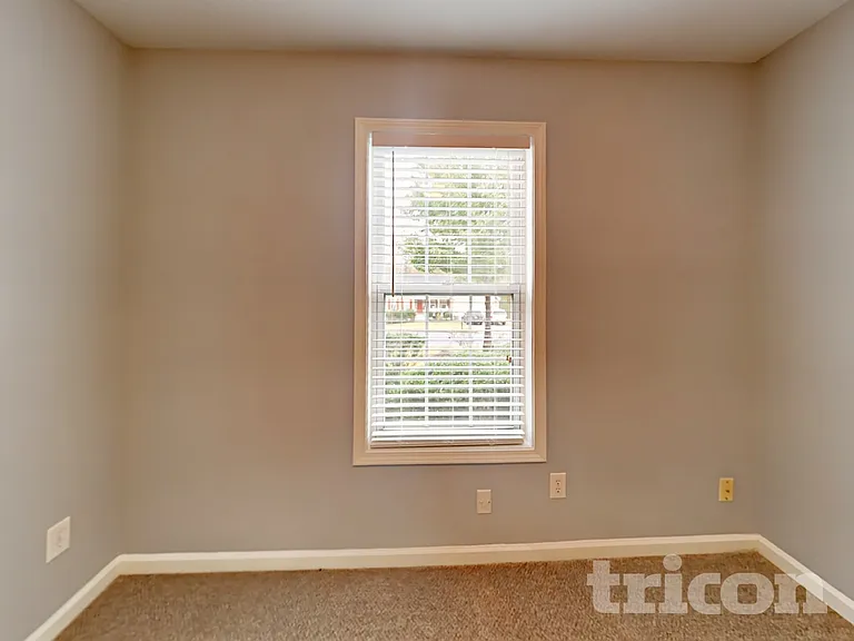 923 Laurel Green Ln — Photo 13