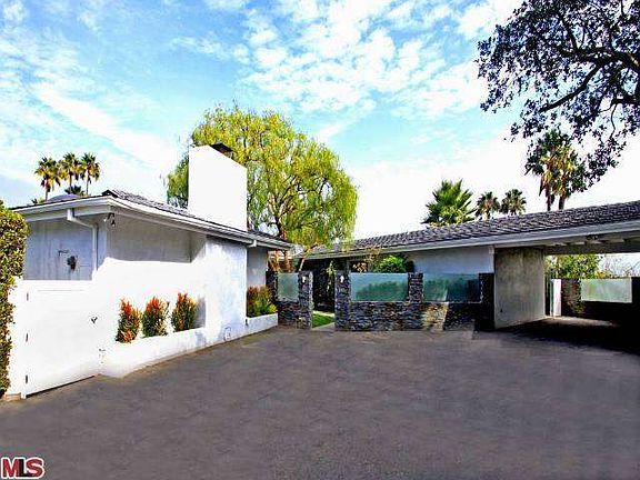 3rd image of 8401 Edwin Dr
