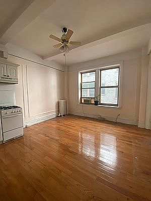 1st image of 170 W 74th St #61