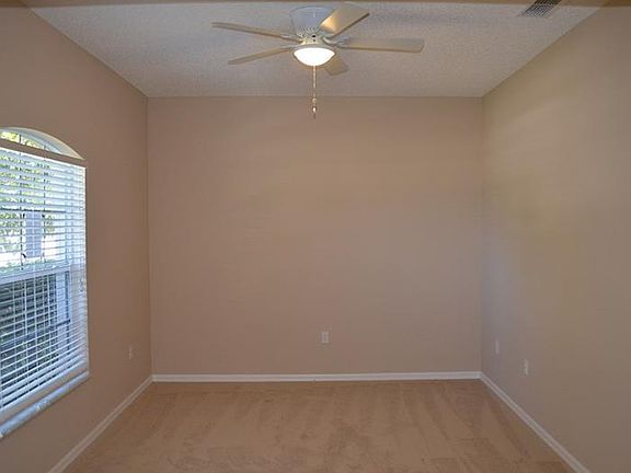 3rd image of 612 White Oak Way