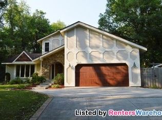 4565 Oak Pond Rd, Eagan, MN 55123