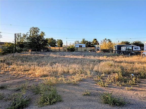 3rd image of 3515 E Devlin Avenue